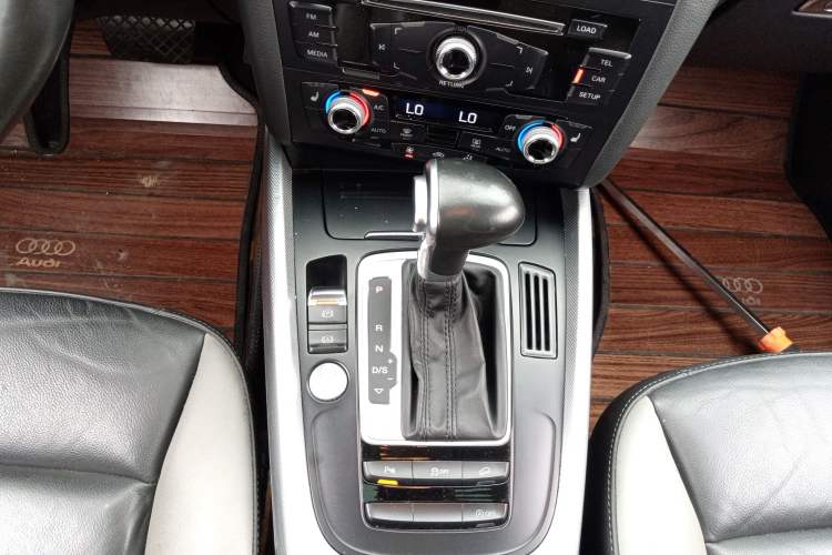 Used Audi Q5 2017 Plus 40 TFSI Technology Model Gear Lever