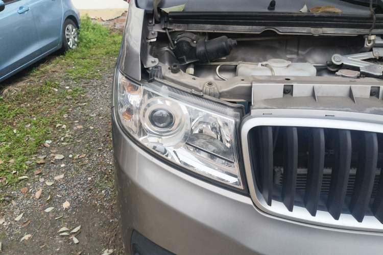 Used Jinbei New Hiace X30L 2021 1.5L Wealth Edition Bus Non-Air-Conditioned China VI Standard SWC15M Right Front Headlight