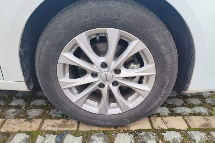 Used Roewe i5 2023 1.5L Manual Comfort Edition Right Front Wheel Hub