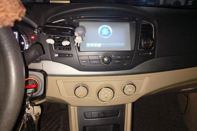 Used Roewe 350 2014 1.5L Automatic Xunda Edition Audio And AC Panel