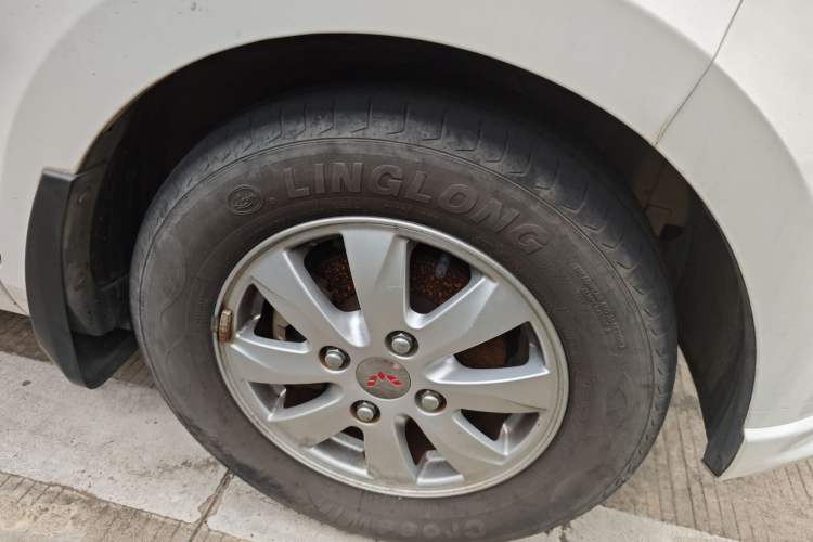 Used Wuling Hongguang 2016 1.5L S Comfort Version Right Front Wheel Hub