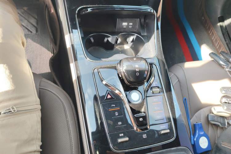 Used BYD Han 2022 EV Genesis Edition 715KM Front-Wheel-Drive Prestige Model Gear Lever