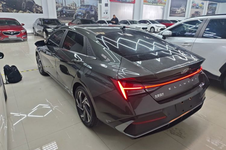 Used Hyundai Elantra 2023 1.5L CVT LUX Prestige Edition
