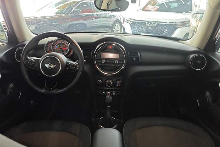 Used MINI 2016 1.2T ONE Pioneer Edition
