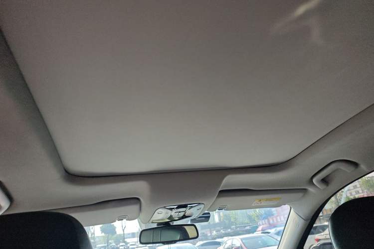 Used GAC Trumpchi GS8 2017 320T Two-Wheel Drive Luxury Smart Connectivity Version (7 Seats) Headliner