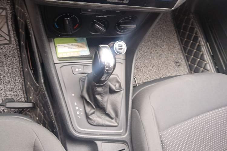 Used Volkswagen Lavida 2017 1.6L Automatic Fashion Edition Gear Lever