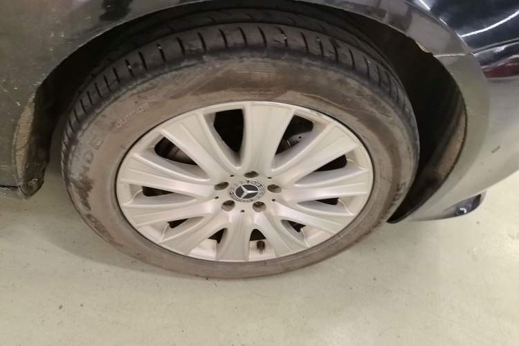 Used Mercedes-Benz S-Class 2018 S 320 L Right Front Wheel Hub