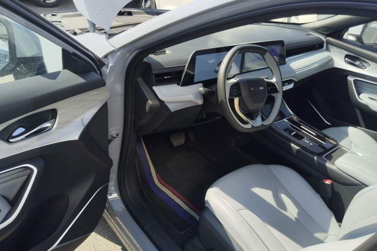 Used Venucia V DD-i 2025 Orca 150km Joyful Journey Edition
