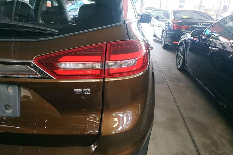 Used Geely Auto Emgrand X7 Sport 2018 1.8TD Automatic Two-Wheel Drive Smart Connect 4G Internet Edition