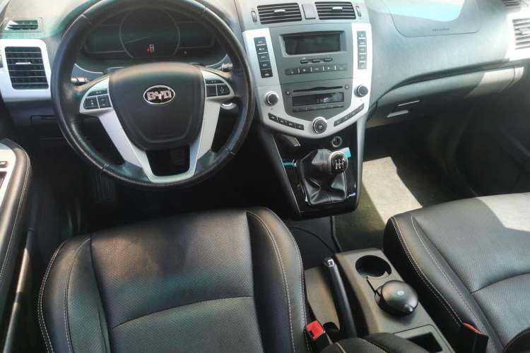 Used BYD S6 2014 2.0L Manual Luxury 5-Seater
