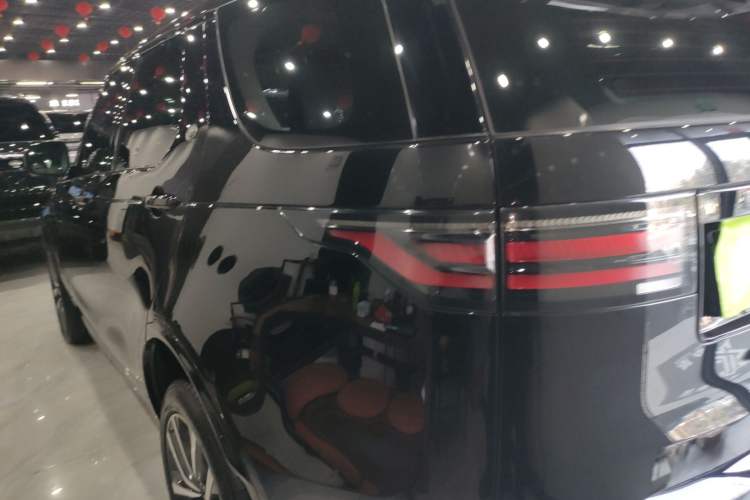 Used Land Rover Discovery 2021 360 PS R-Dynamic SE Rear Left 45 Deg