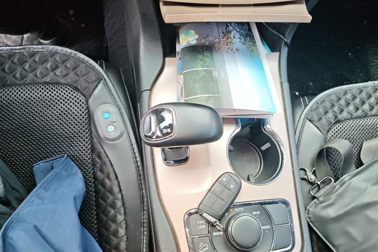 Used Jeep Grand Cherokee 2014 3.0L Comfort Navigation Edition Gear Lever