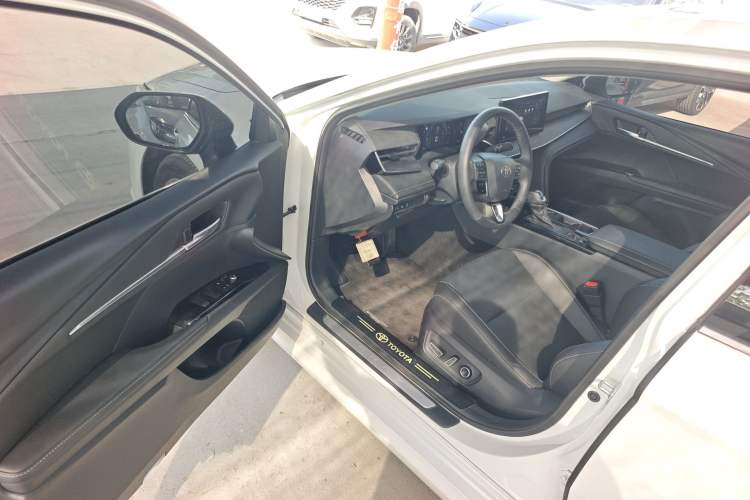 Used Toyota Camry 2024 Dual-Motor 2.0 HGVP Luxury Edition
