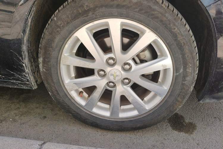 Used Chevrolet Malibu 2014 2.0L Automatic Luxury Edition Right Front Wheel Hub