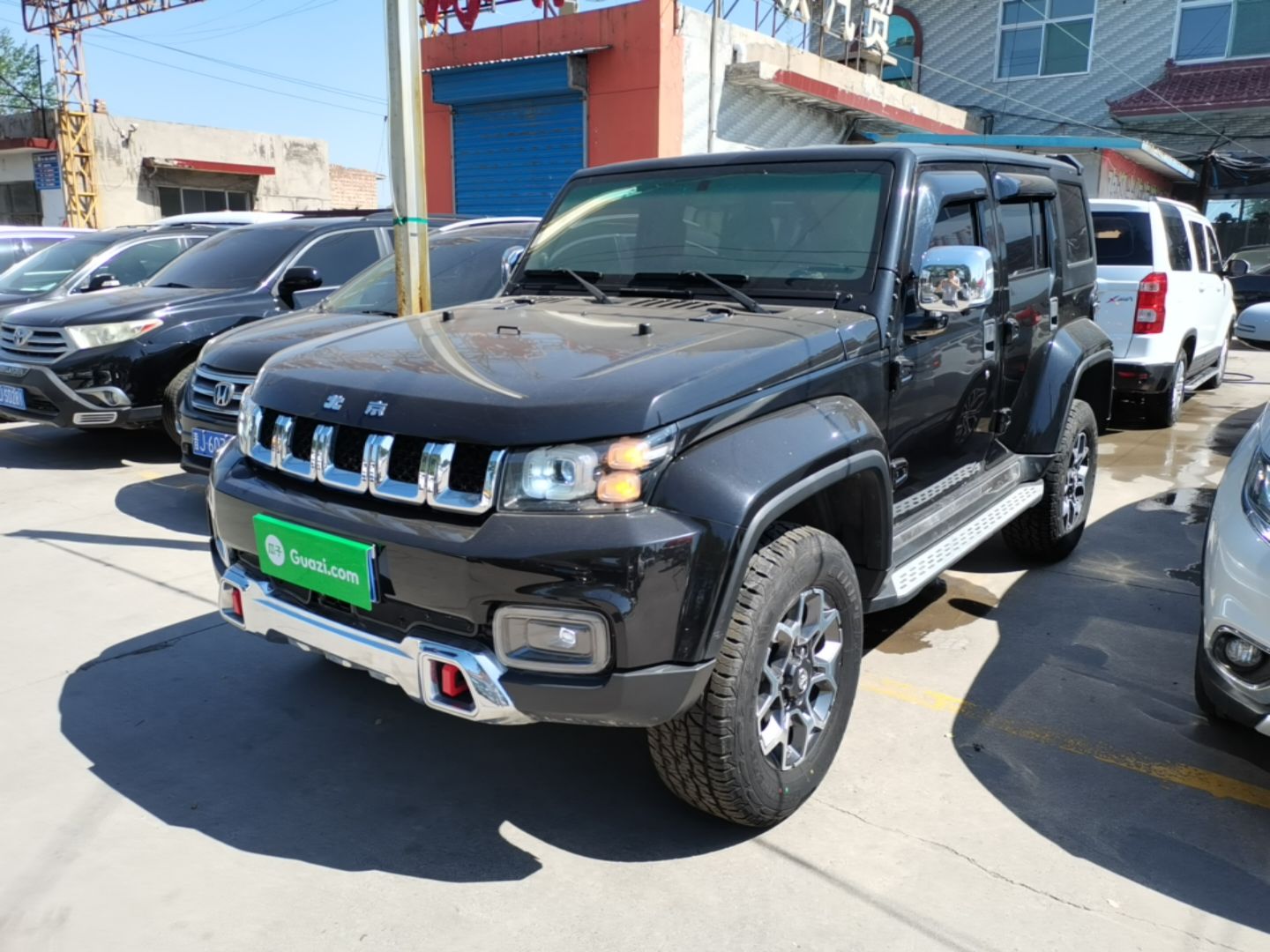 Под передней частью автомобиля