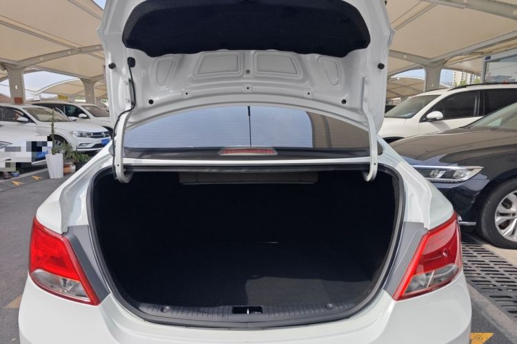 Used Hyundai Verna (older generation) 2014 1.4L Manual Smart GLS Trim Trunk