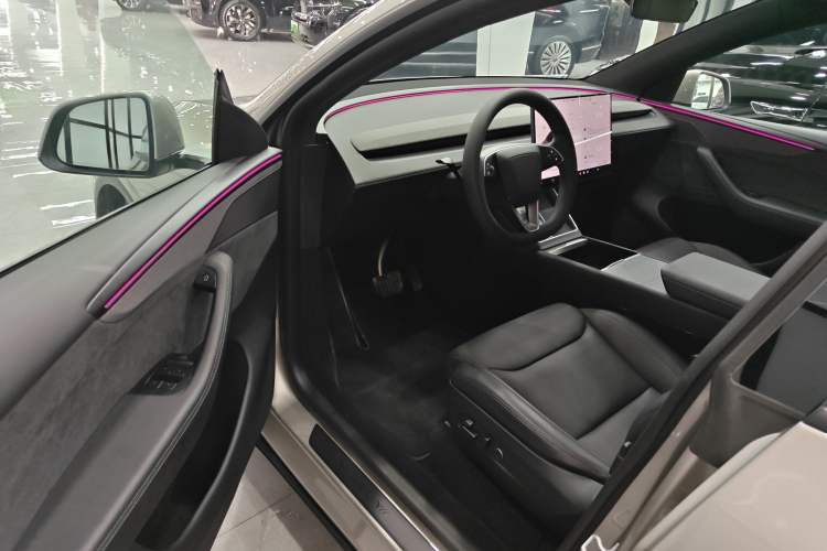 Used Tesla Model Y L 2025 Model Long-Range All-Wheel-Drive Version
