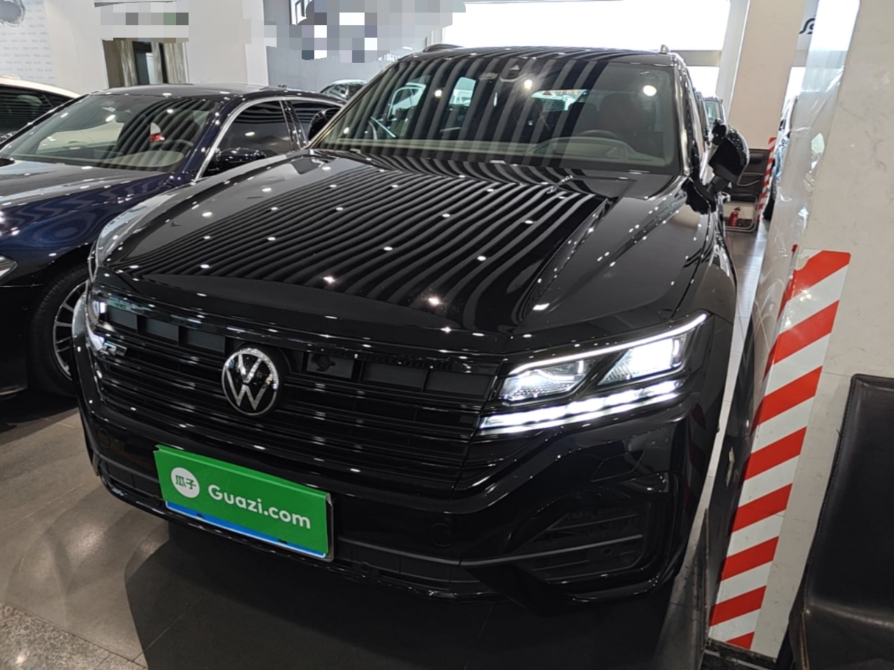 Unter der Vorderseite des Autos