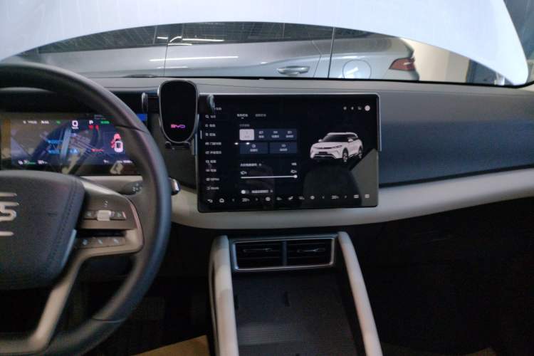 Used BYD Yuan UP 2025 Intelligent Driving Version 401 KM Dynamic Edition Audio And AC Panel