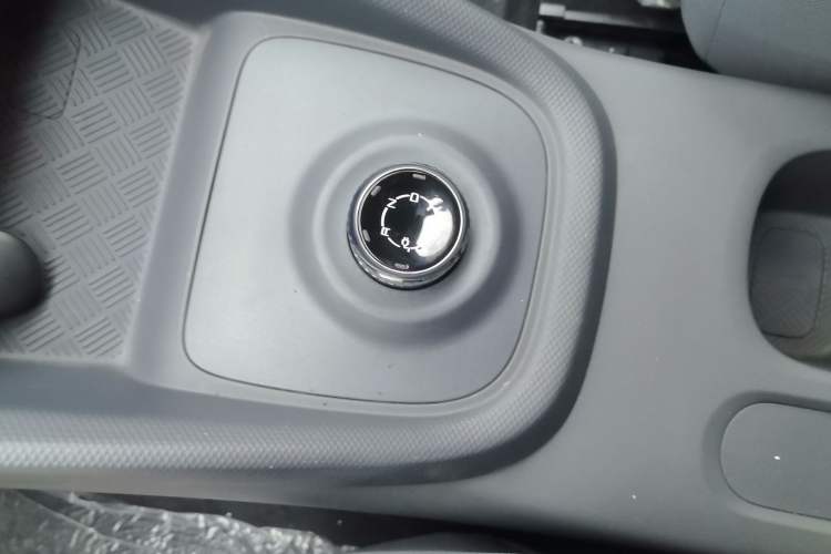 Used Wuling Hongguang New Energy 2024 All-Electric Model 300KM Practical Version Gear Lever