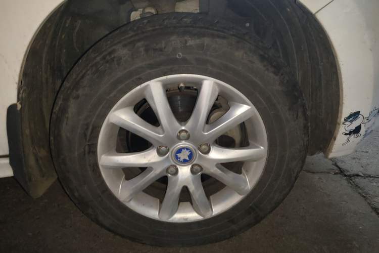 Used Venucia T70 2016 1.6L Manual Ruixing Edition Right Front Wheel Hub