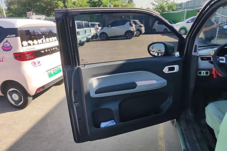 Used Chery QQ Ice Cream 2022 170km Sundae Phosphate Lithium-Ion