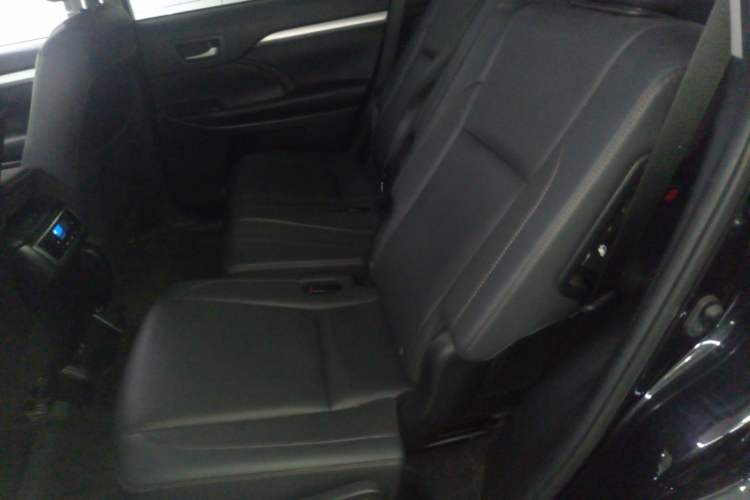 Used Toyota Highlander 2018 2.0T Four-Wheel Drive Luxury Version 7 Seats China VI Standard