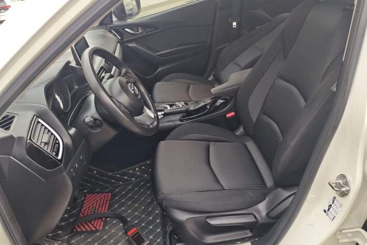 Used Mazda 3 Axela 2016 Sedan 1.5L Automatic Luxury Model
