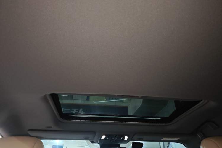 Used Toyota SIENNA 2023 2.5L Hybrid Deluxe Edition Headliner