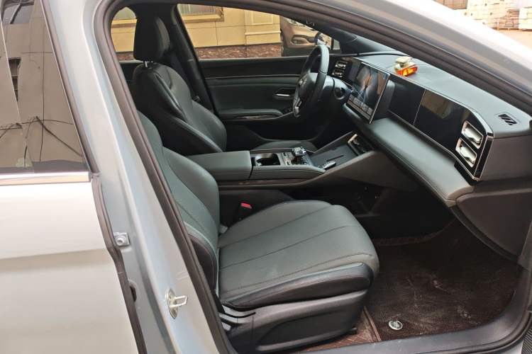 Used BYD Qin L 2025 DM-i Smart Drive 80KM Leading Model
