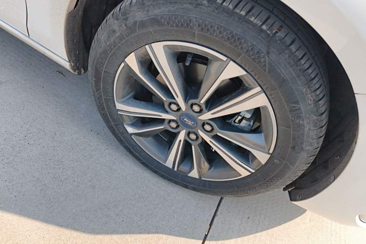 Used Ford Escort 2021 1.5L Automatic Diamond Edition Right Front Wheel Hub