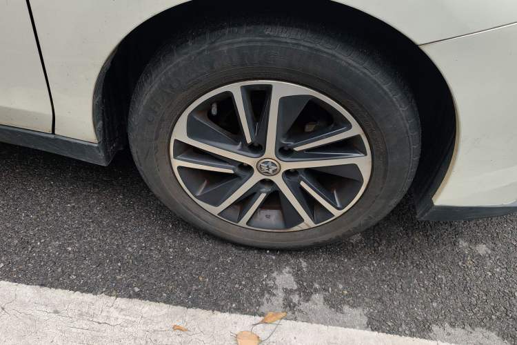 Used Venucia D60 2018 1.6L CVT Smart Connect Elite Edition Right Front Wheel Hub