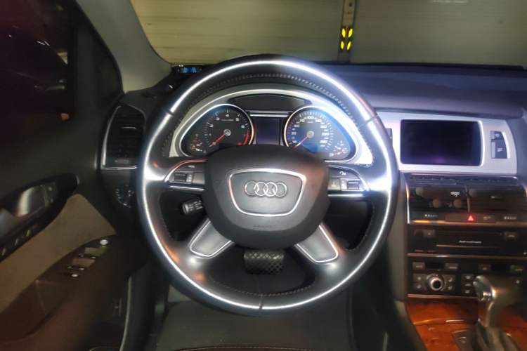 Used Audi Q7 2014 35 TFSI Ambition Edition Steering Wheel