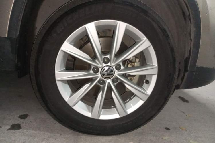 Used Volkswagen Tiguan 2015 1.8TSI Automatic Two-Wheel Drive Comfort Edition Right Front Wheel Hub