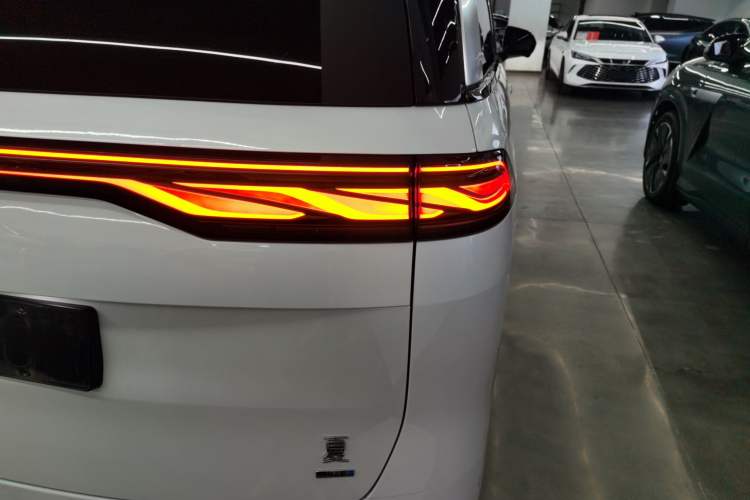 Used BYD Xia 2025 DM-i 1.5T 180km Beyond Edition
