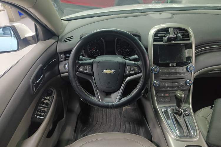 Used Chevrolet Malibu 2014 2.0L Automatic Luxury Edition Steering Wheel