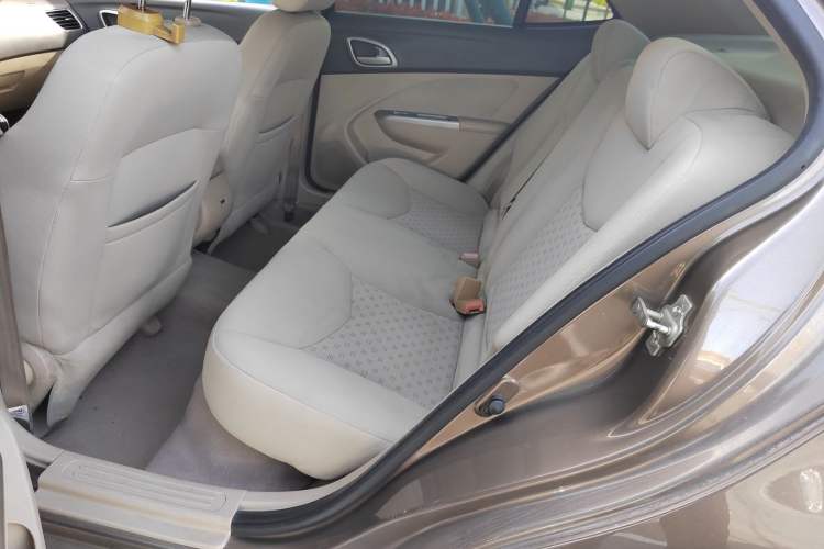 Used Baojun 630 2014 1.5L manual standard version
