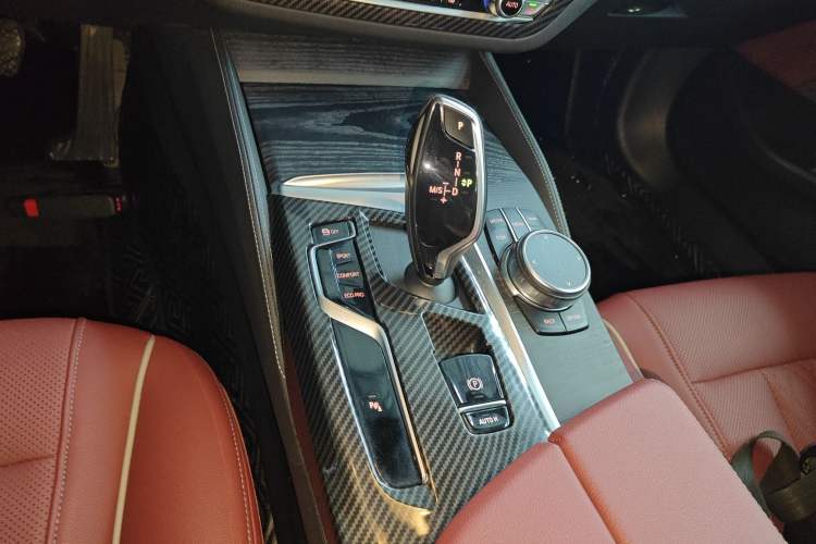 Used BMW 5 Series 2022 Second Facelift 530Li Leading Edition M Sport Package
