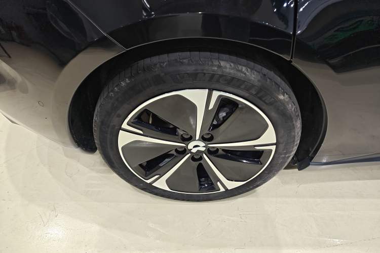 Used Nio ET5T 2024 75kWh Touring Right Rear Wheel Hub