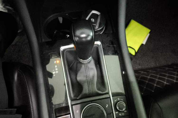 Used Mazda 3 Axela 2020 2.0L Automatic ZhiXuan Edition Gear Lever