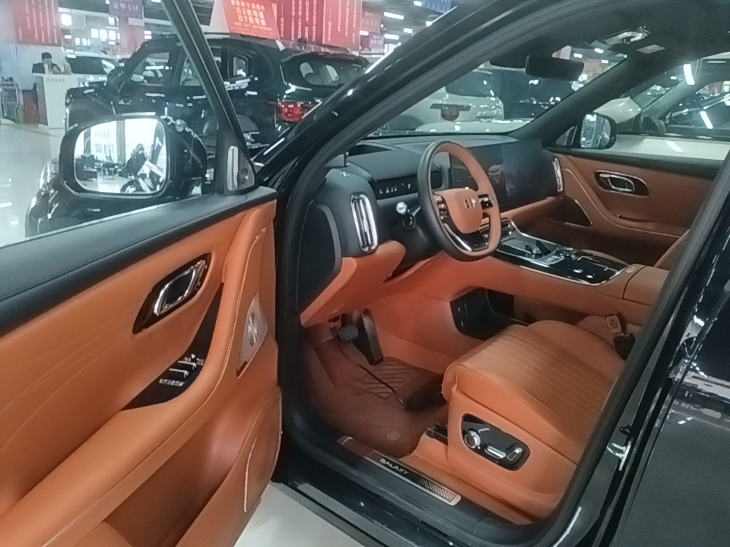 Geely Galaxy M9 2025 Model 210km Four-Wheel-Drive Leading Edition — снимка 18