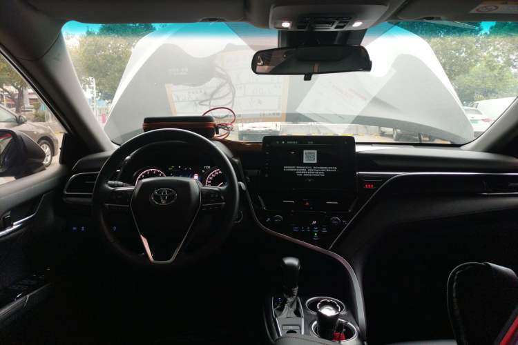 Used Toyota Camry 2021 2.0G Luxury Edition Center Console