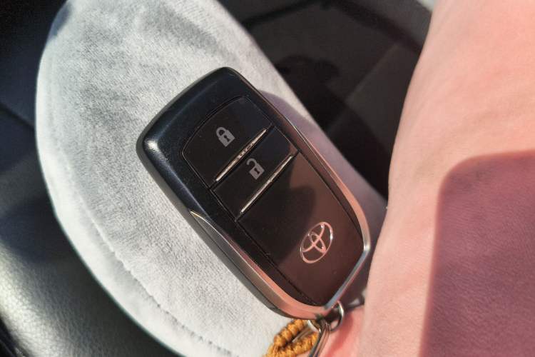 Used Toyota RAV4 2016 2.0L CVT Two-Wheel Drive Fashion Edition China V Standard