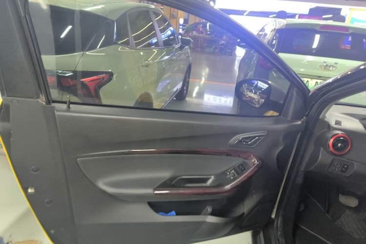 Used Chery New Energy Little Ant 2022 Revised Version Sweet Pink Edition Half-Sugar Version Lithium Iron Phosphate 30.7 kWh 30 kW 301 km