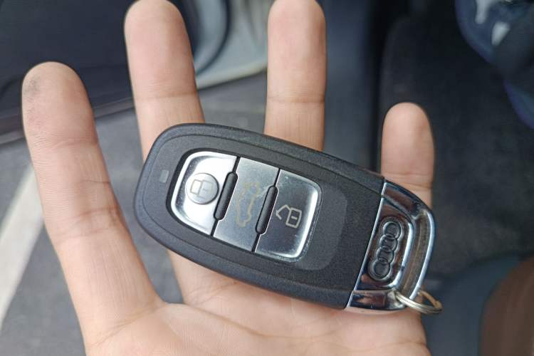 Used Audi Q5 2015 40 TFSI Technology Edition Vehicle Key