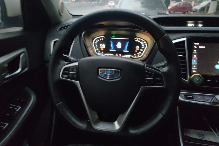 Used Geely Auto Vision X6 2019 1.8L Manual 4G Connect Luxury Version China V Standard
