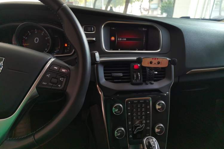 Used Volvo V40 2017 T3 Zhiyi Edition