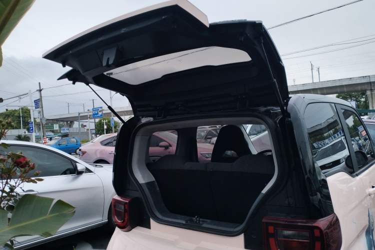 Used Chery QQ Ice Cream 2022 170km Sundae Phosphate Lithium-Ion
