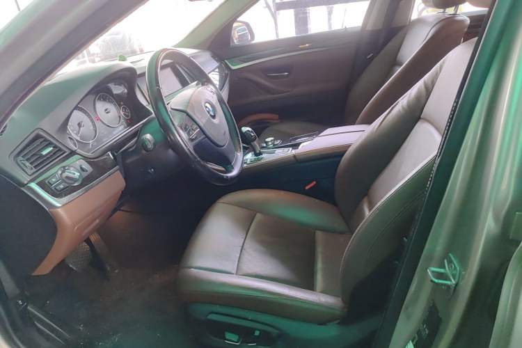 Used BMW 5 Series 2014 525Li Leading Model
