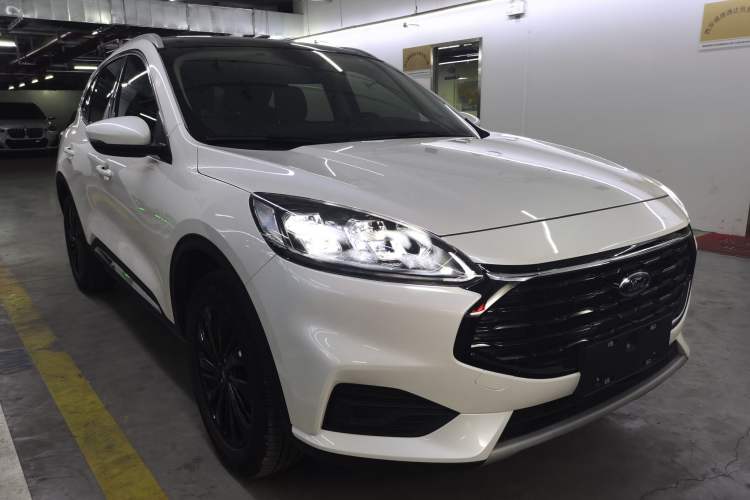 Used Ford Escape 2024 EcoBoost 245 Two-Wheel-Drive Titanium Edition Front Right 45 Deg